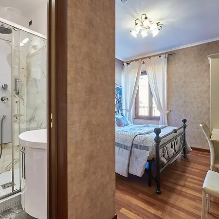 Le Downtown Guest house 3*