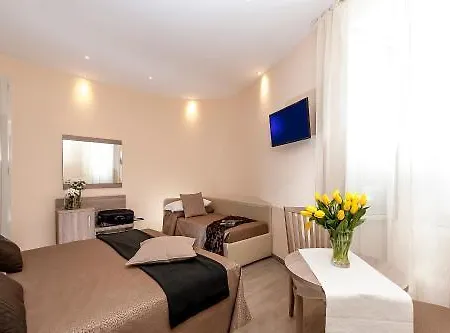 Le Downtown Guest house 3*